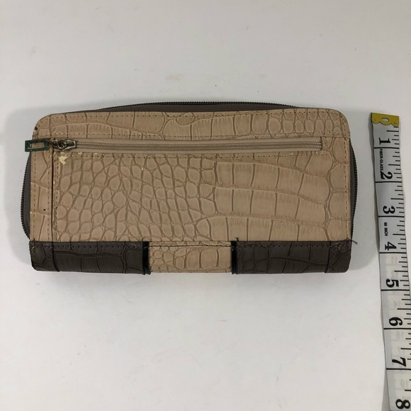Guess Wallet - Picture 4 of 4
